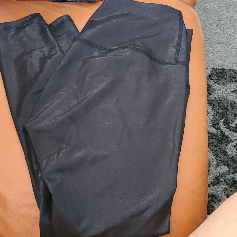 *SOLD* Beyond yoga Pearlized high waisted midi legging